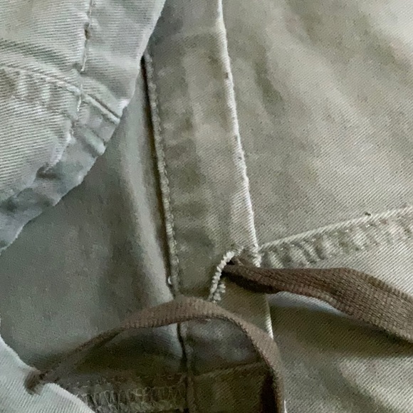 Vintage Men’s Khaki Green Cargo Pants. 36-34. Gap. Numerous pockets - Picture 5 of 10